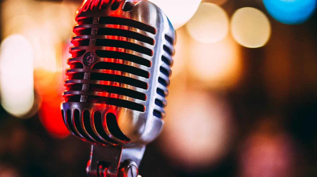 Βραδιά Open mic από το "Athens English Comedy Club" στο Ελιάρτ