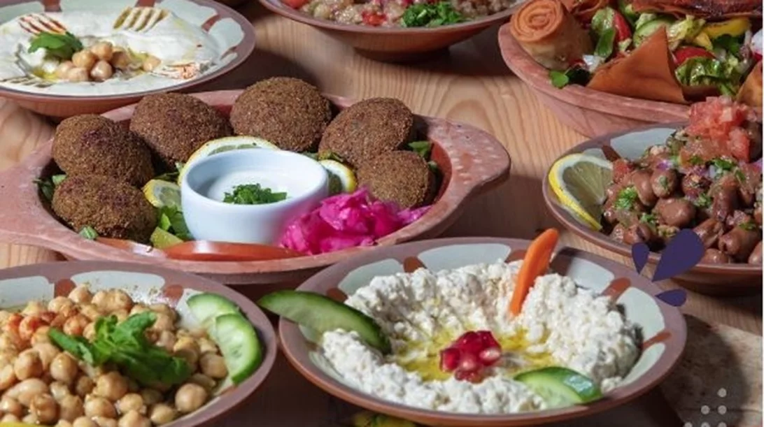 Το "Kammoun" στη Γλυφάδα θα σε μάθει να τρως (και να πίνεις) λιβανέζικα