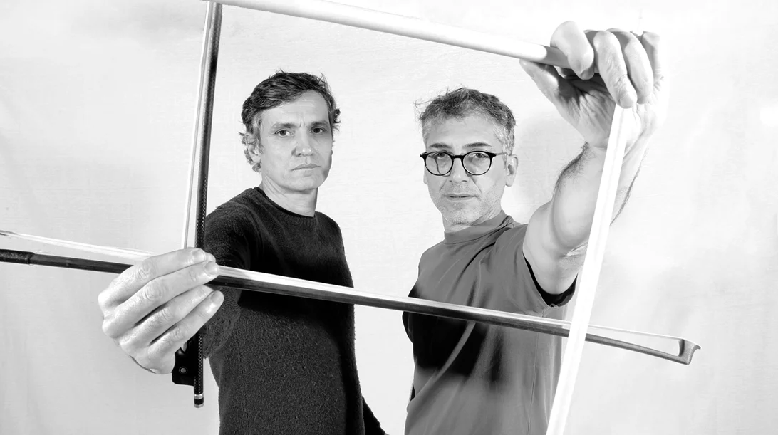 "Folks Nowadays" από τον Jan Van και των Φώτη Σιώτα