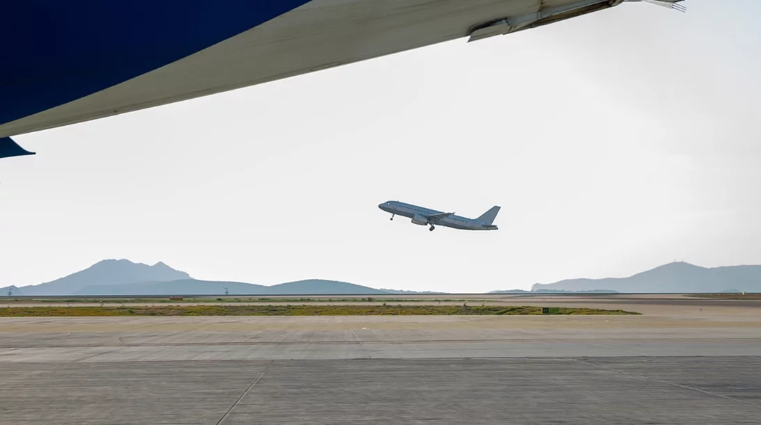 ΙΝΣΕΤΕ: Tι λένε οι διεθνείς αεροπορικές και οδικές αφίξεις στην Ελλάδα για το 2024;