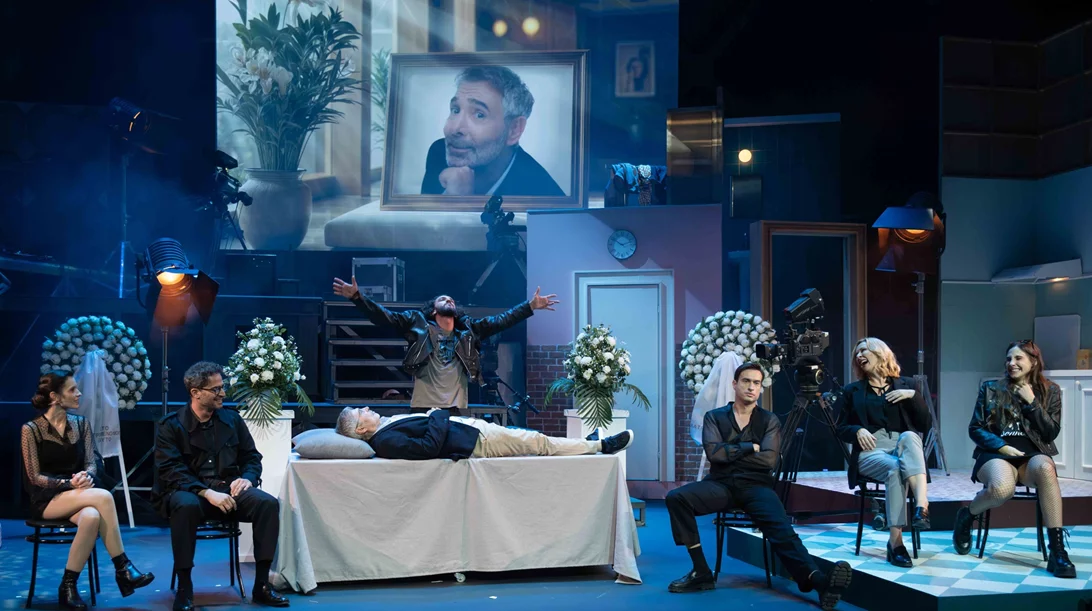 "Μπα-Μπαμπά": Μιούζικαλ και σατιρική κωμωδία ενώνονται στο έργο της Φωτεινής Αθερίδου και του Θέμη Καραμουρατίδη