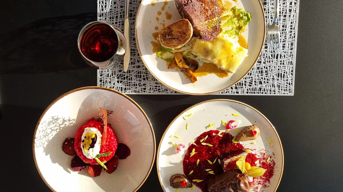 Στο "Poseidon Athens Hotel" ο Άγιος Βαλεντίνος μάς ταξιδεύει με θέα στον Σαρωνικό