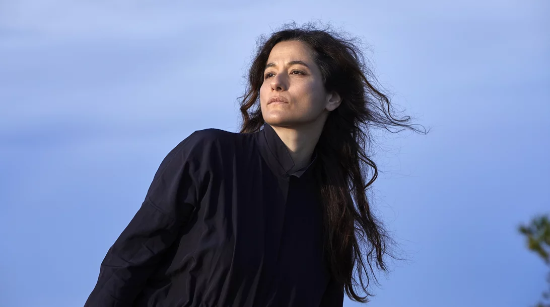 Η Αγγελική Τουμπανάκη τραγουδά για την Γυναίκα