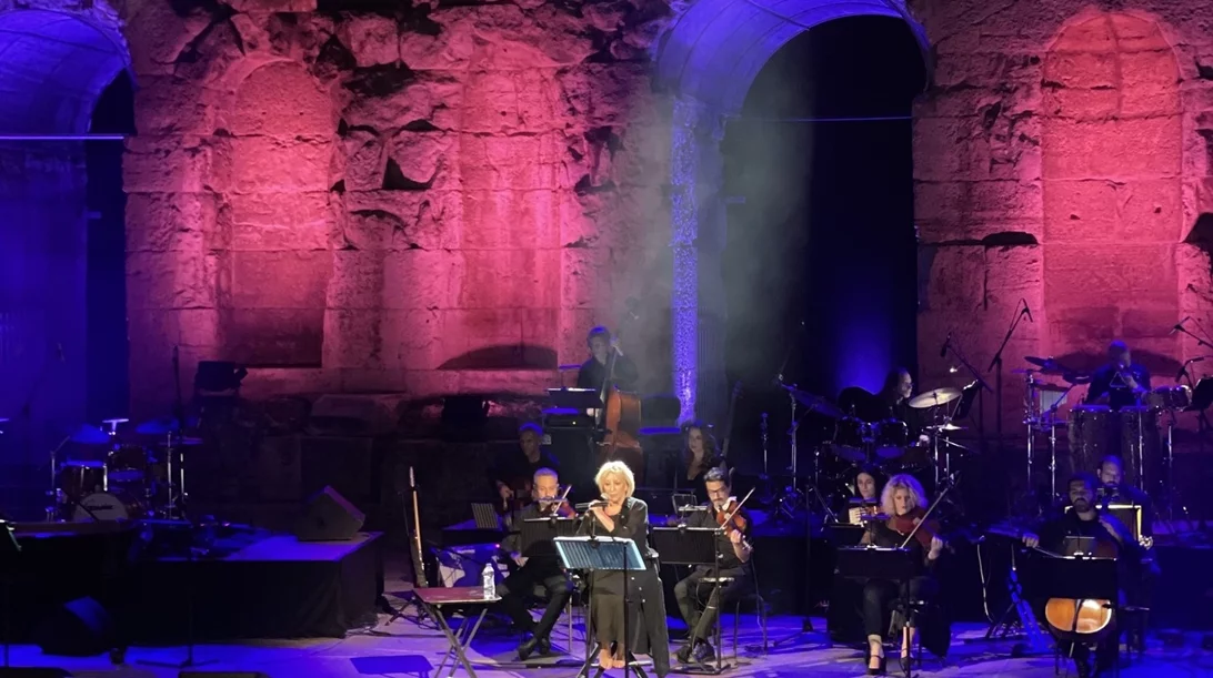 Αλέκα Κανελλίδου: Συγκίνηση και βροχή χειροκροτημάτων, για την πρώτη της φορά στο Ηρώδειο