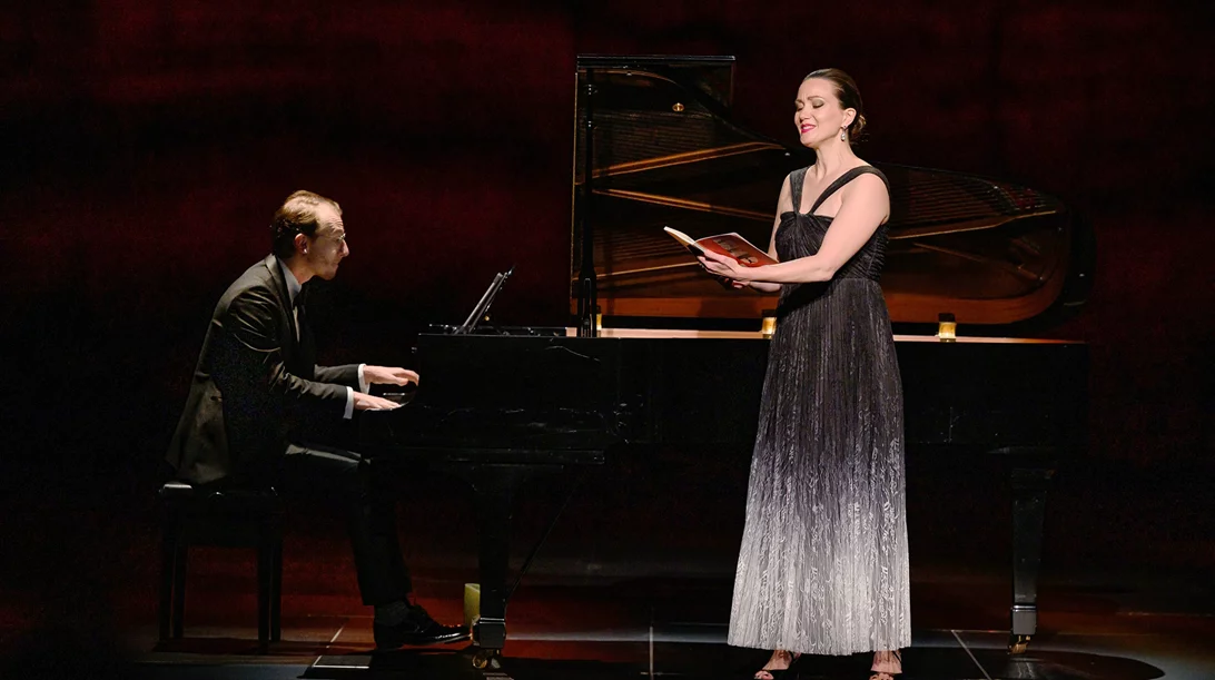 Το έντεχνο τραγούδι στο συναυλιακό επίκεντρο (ρεσιτάλ Φουξ - Αντωνέλου) και στο πλαίσιο της μουσικής ζωής των Ελλήνων της Αλεξάνδρειας (με αφορμή μία πολύτιμη έκδοση)