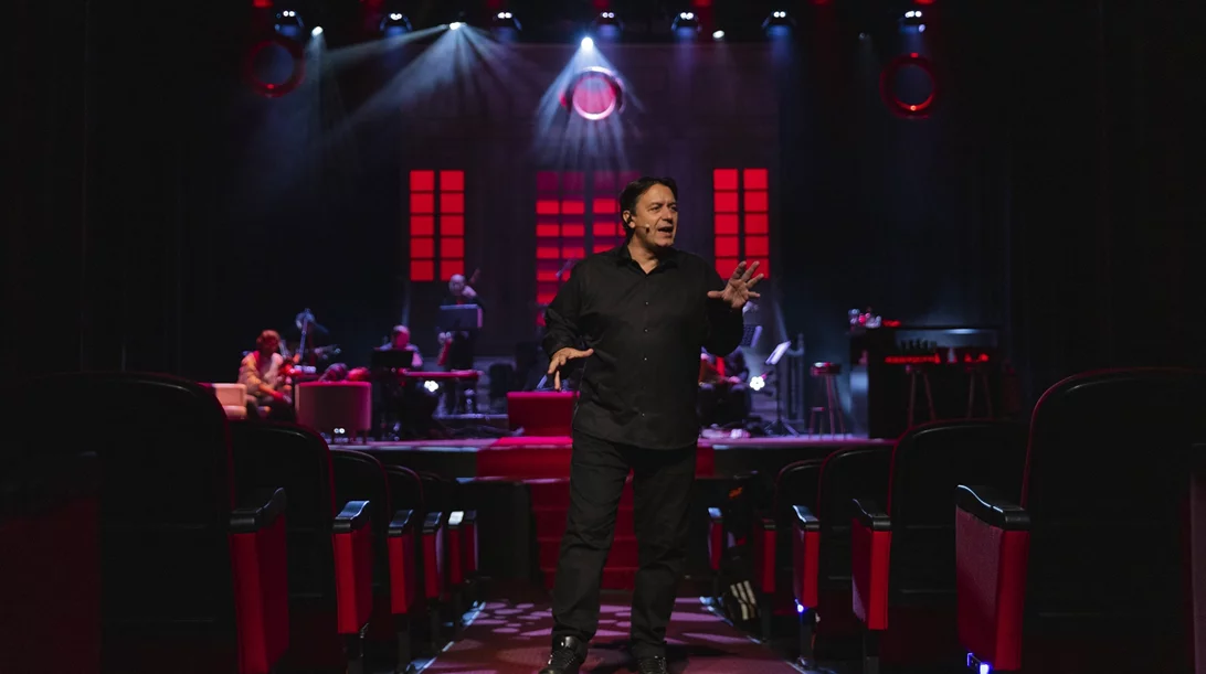 Οι πρώτες φωτογραφίες της παράστασης "Κατάστρωμα Α" με τον Γιάννη Κότσιρα στο Ακροπόλ