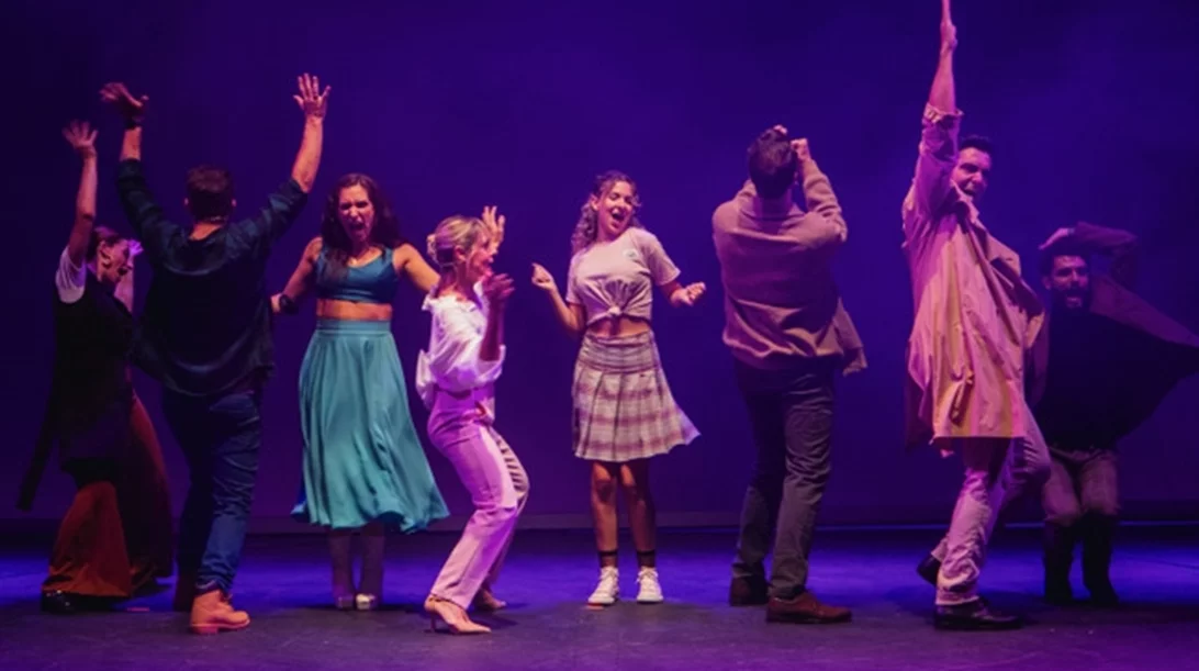 "Απλή μετάβαση": Το ελληνικό μιούζικαλ επιστρέφει στο σανίδι μετά από τέσσερα χρόνια