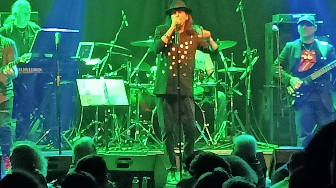 2002 GR: Γιόρτασαν 50 χρόνια, μετατρέποντας το sold out "Κύτταρο" στη δική τους "Μαγική Αυλή"