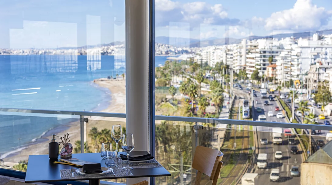 "Poseidon Athens": Γιορτινή ατμόσφαιρα με θέα θάλασσα