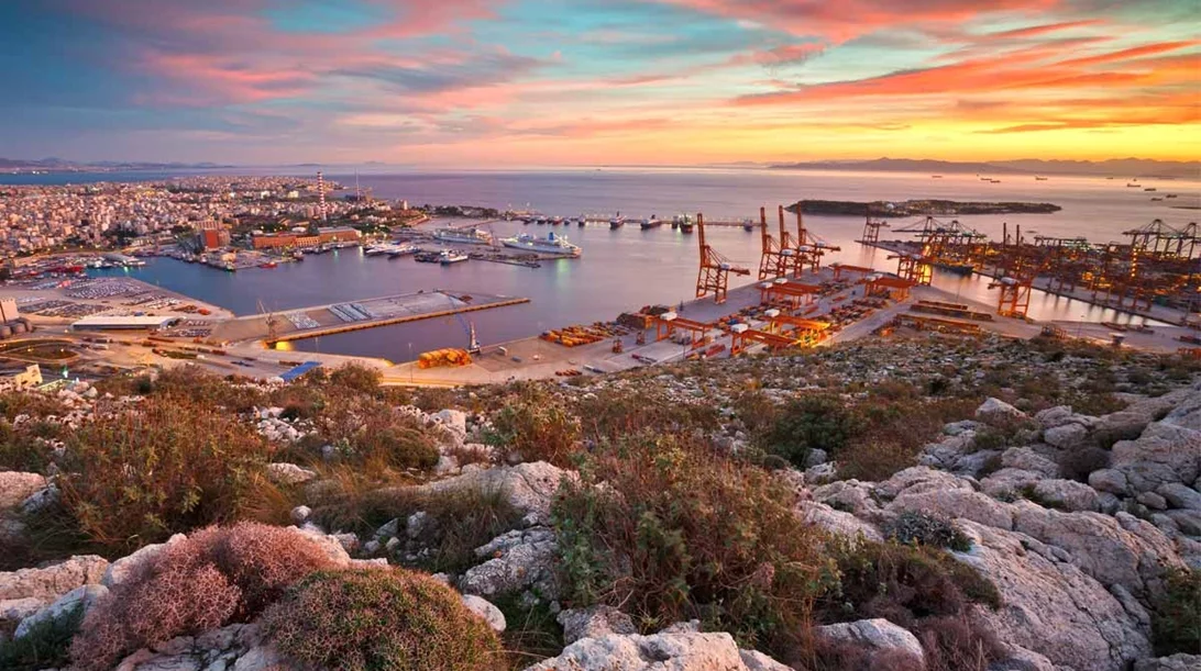 Για πρώτη φορά, οι αλάνες του Πειραιά ζωντανεύουν ξανά