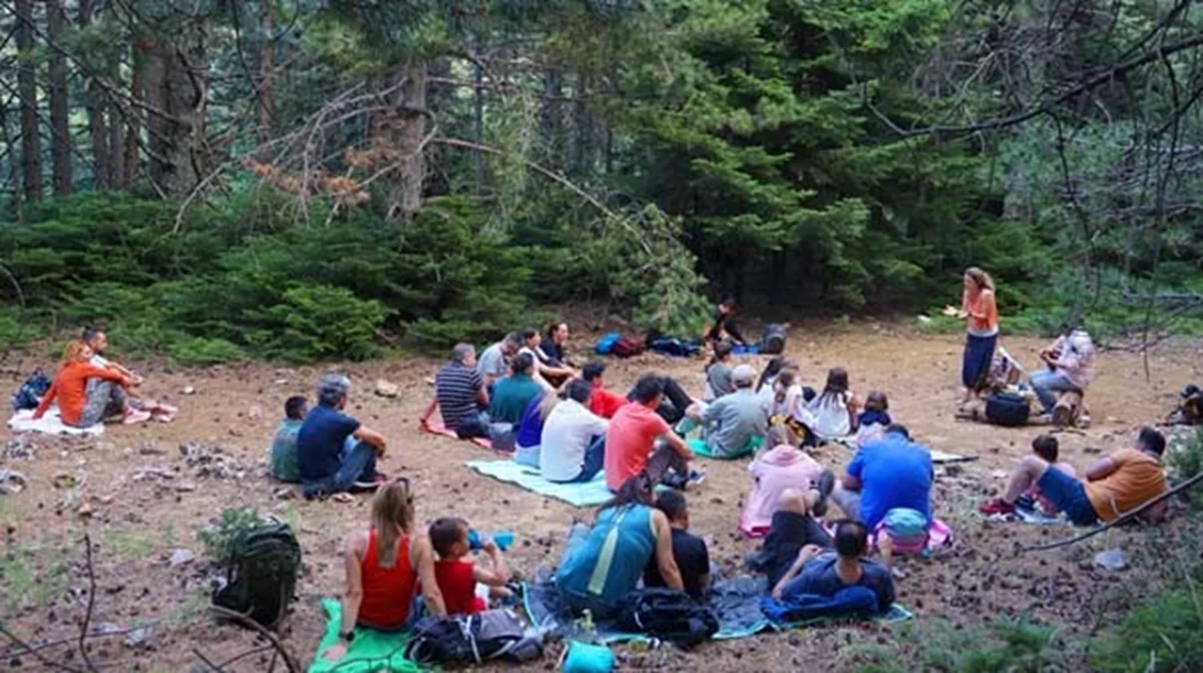 Πεζοπορία και παραμύθια για μικρούς και μεγάλους στο Ελατοδάσος της Πάρνηθας