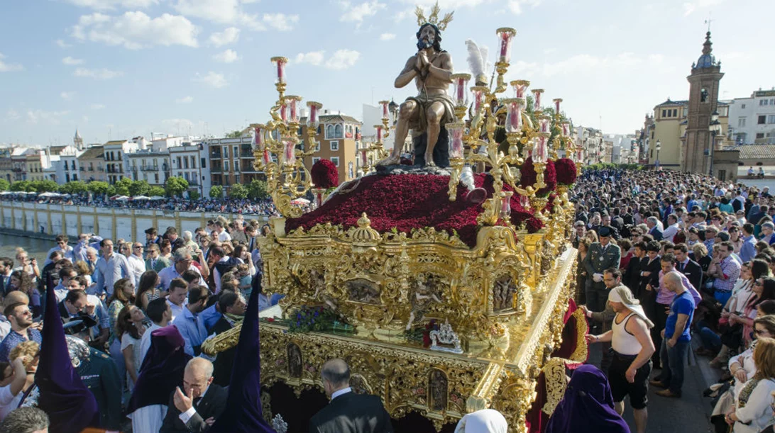 Στη Σεβίλλη η κατάνυξη μιλάει ισπανικά