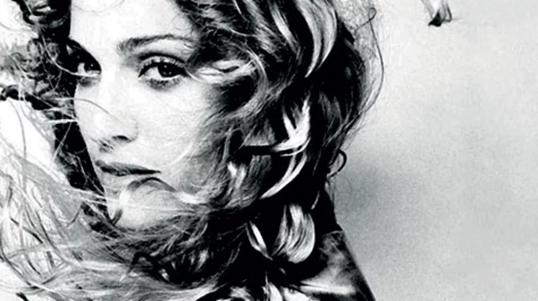 Σαν σήμερα (21/10) κυκλοφορεί το αμφιλεγόμενο βιβλίο "SEX" της Madonna