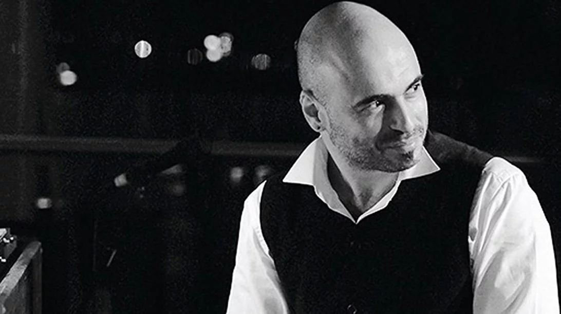 "Η μουσική που κάνει τη σιωπή και κλαίει": έρχεται στο Δημοτικό θέατρο Πειραιά