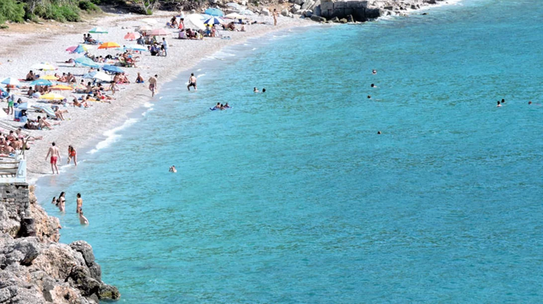 Οι παραλίες της Αττικής: Μέρος 2ο. Μέρες και νύχτες στα δυτικά. 