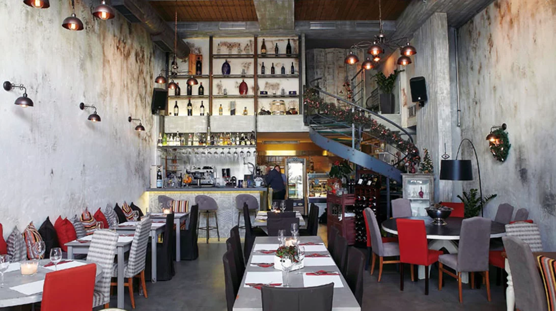 A mano: Η Γλυφάδα μιλάει (καλά) ιταλικά 