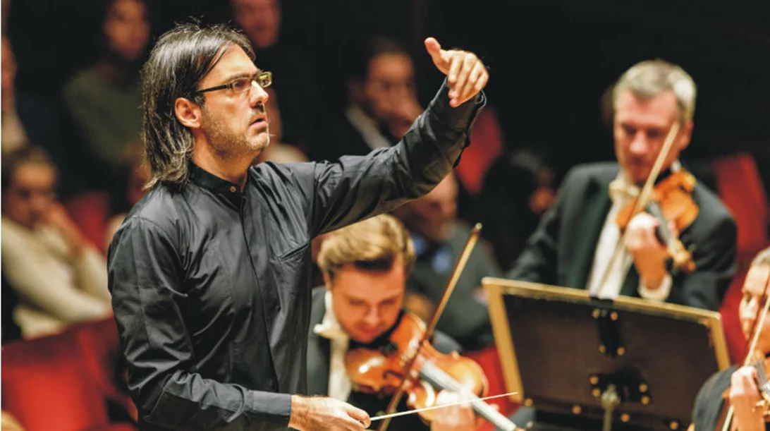 Με το βιολί στο πόντιουμ