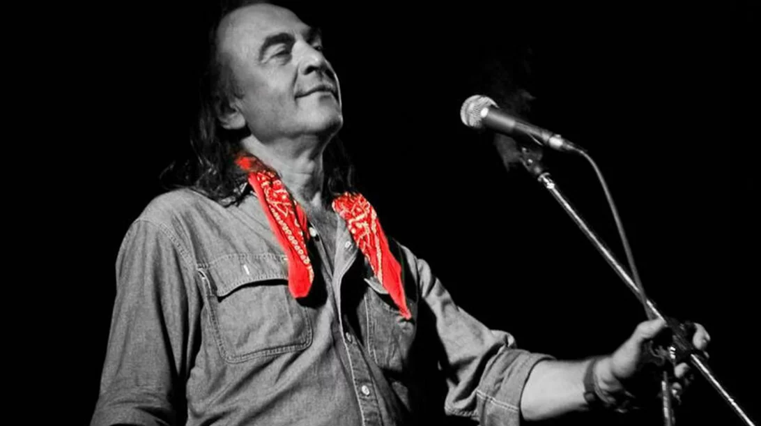 Track of the Day: "Αύγουστος" - Νίκος Παπάζογλου