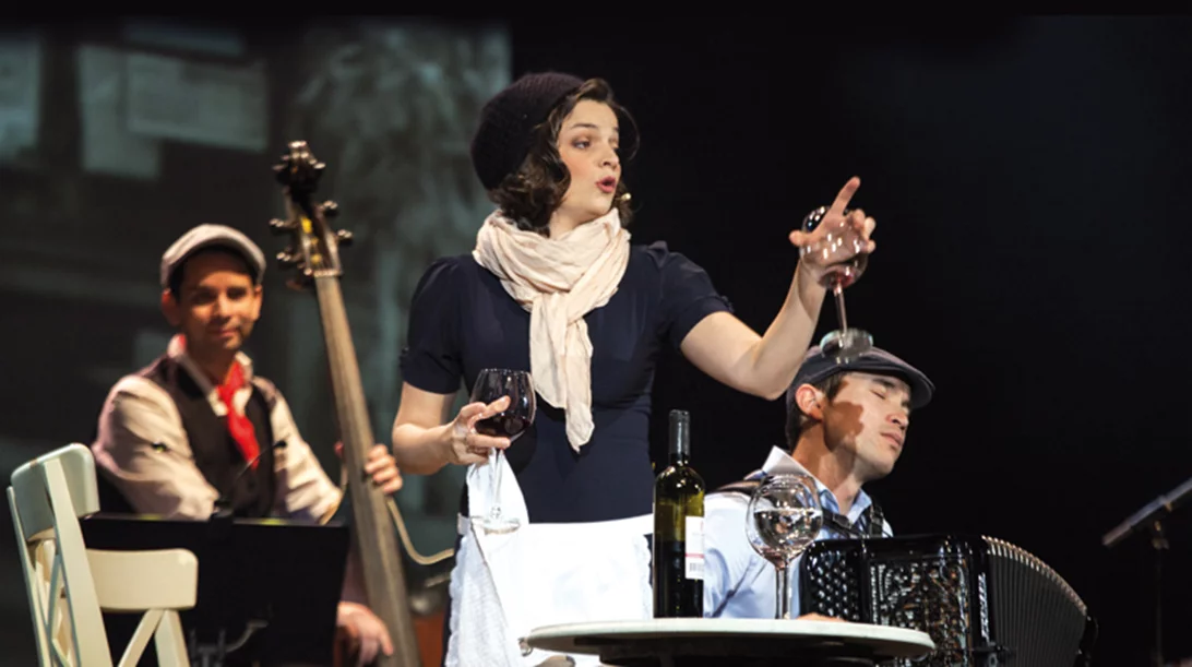 «Piaf! The Show»: Το Ηρώδειο ντύνεται Μονμάρτρη