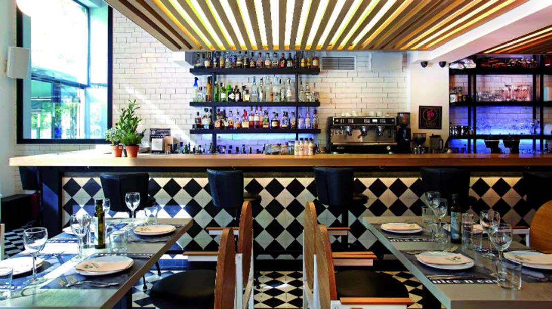 «Nice ’n’ Easy»: ταξίδια στην Ελλάδα 