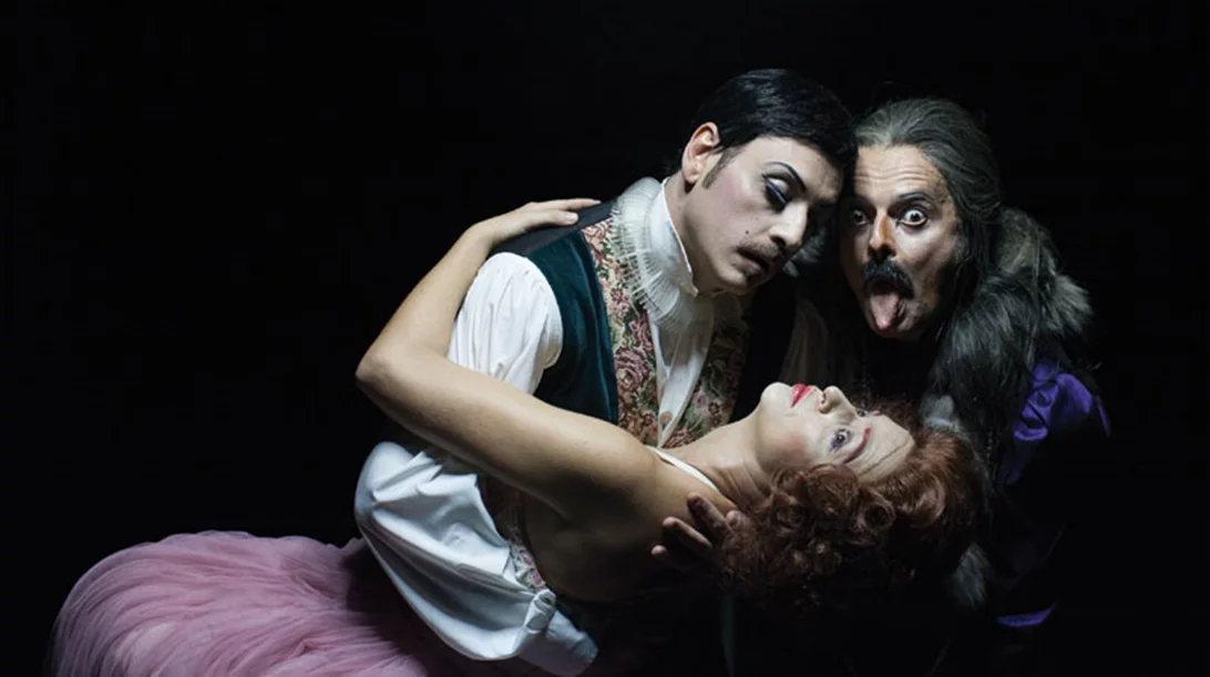 Δημήτρης Καραντζάς: «Όλοι φοράνε στον άλλον αυτό που αντέχουν να δουν»