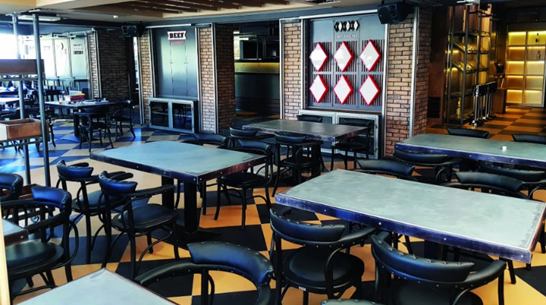 «Flames meat & wine»: φλογισμένη Βάρη