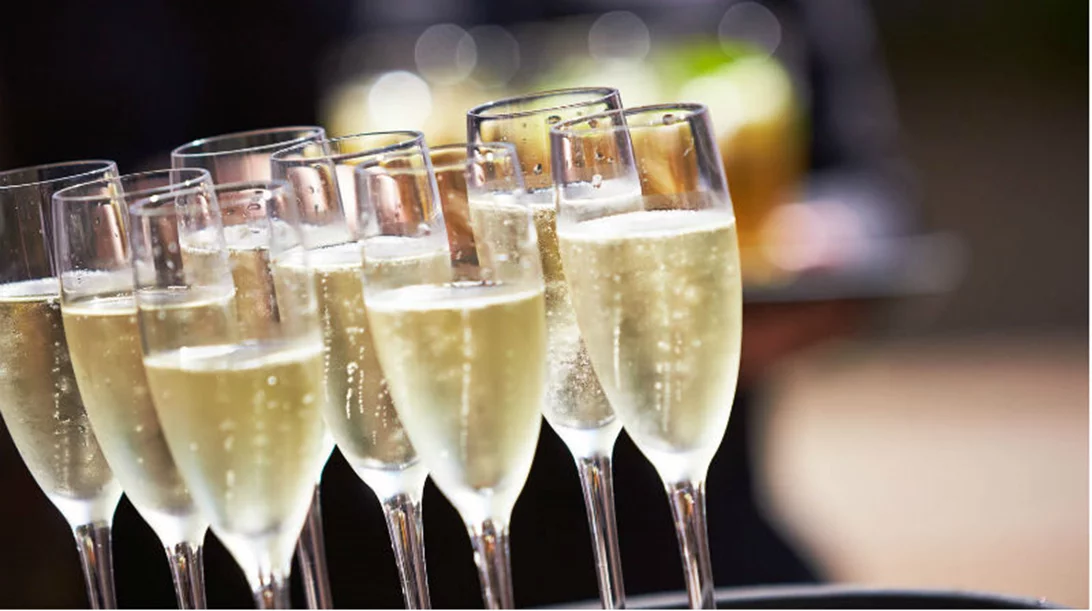 Γιορτινοί αφροί: η all time classic σαμπάνια