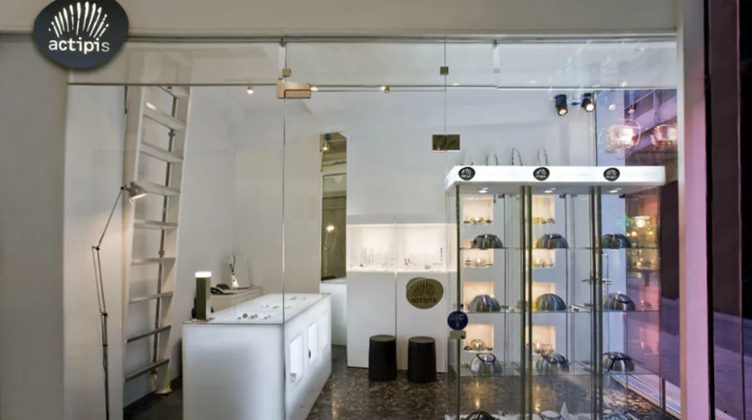 Actipis – Sea Pebble Jewellery ή αλλιώς τι γυρεύει ένα βότσαλο στην οδό Λέκκα; 