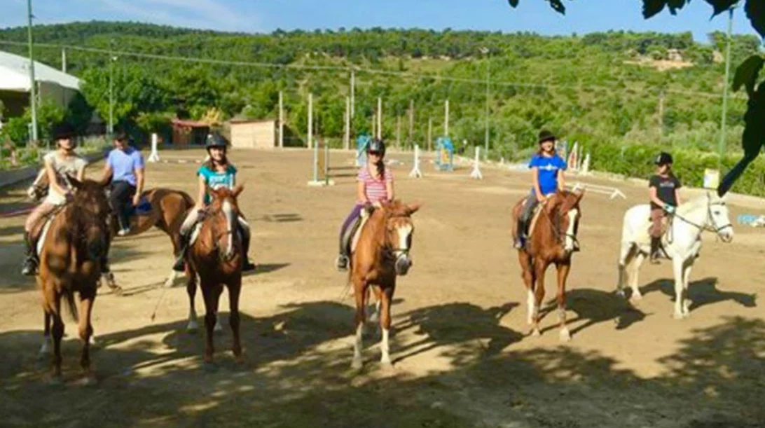 Βόλτα στο Αθλητικό Κέντρο Ιππασίας Βαρυμπόμπης με 30% έκπτωση