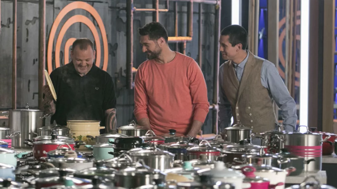 «MasterChef» και Άκης Πετρετζίκης στην κατσαρόλα της TV