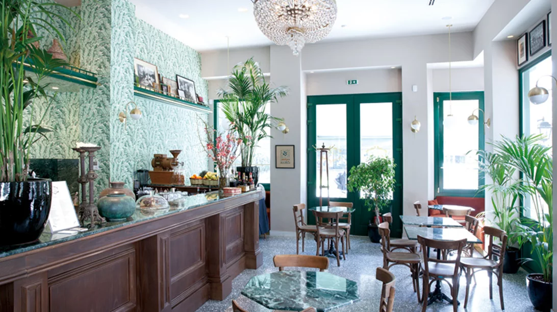 «Σερσέ λα Φαμ» στην Μητροπόλεως με άρωμα παλιάς αστικής Αθήνας 