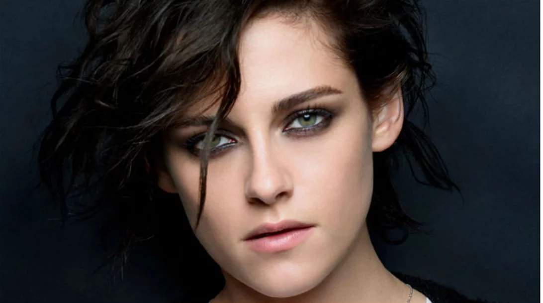 Kristen Stewart goes… Chanel again 