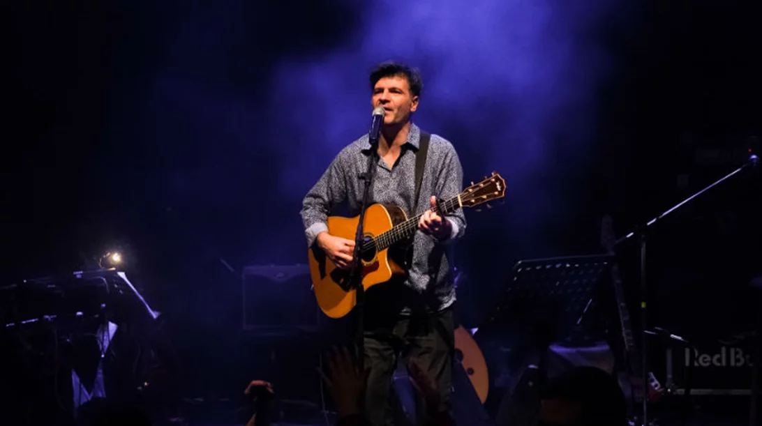 Ο Φοίβος Δεληβοριάς περιμένει να ακούσει το τραγούδι σου