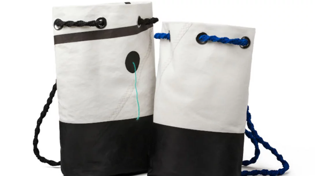 Η Zeus+Dione και η Salty Bag ταξιδεύουν μαζί στη θάλασσα