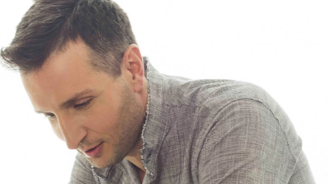 Ο Δημήτρης Μπάσης μας μιλάει για τα 20 χρόνια με τους φίλους του