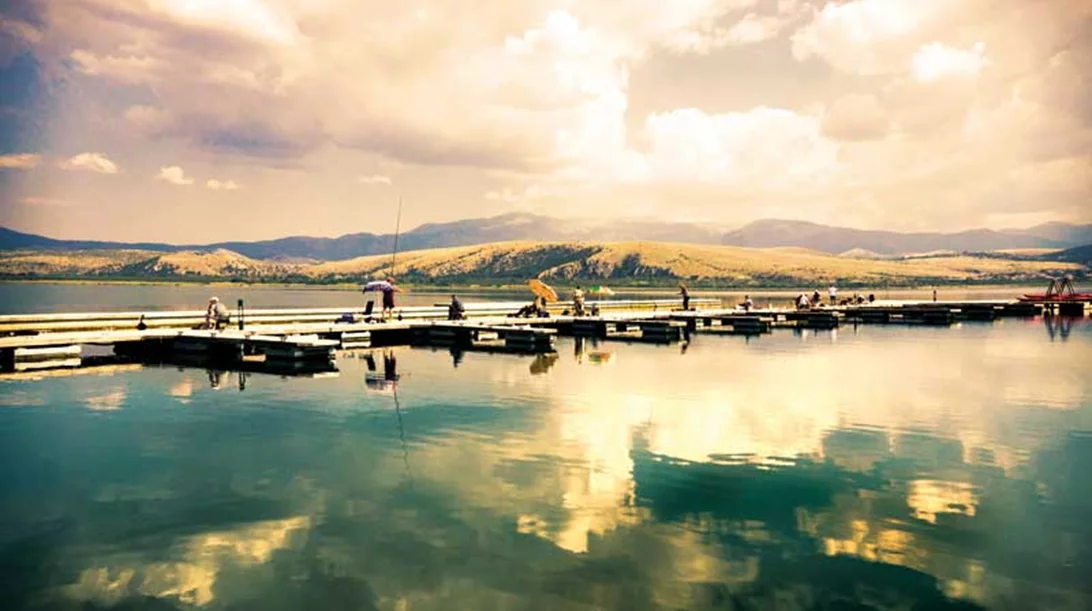 Γυρίσαμε τις λίμνες του Αμυνταίου και ανακαλύψαμε έναν υπέροχο προορισμό (και) για καλοκαιρινά ταξίδια