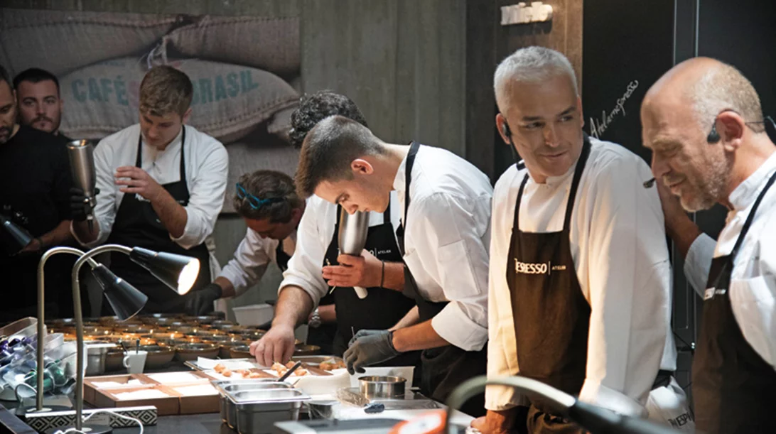 Ο καφές κλείνει το μάτι   στην υψηλή γαστρονομία