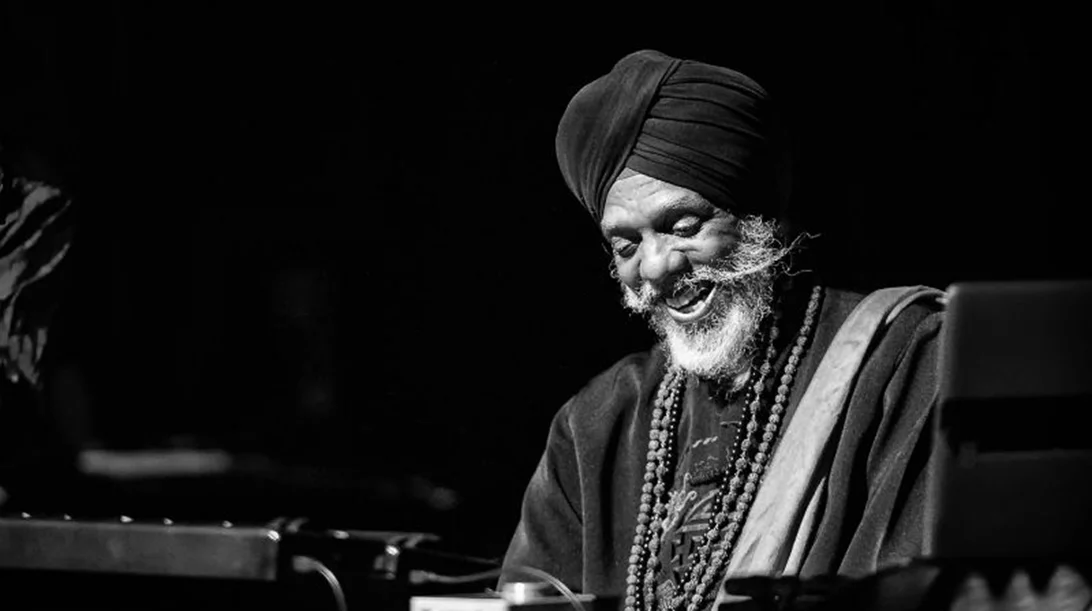 Γιατί ο Dr. Lonnie Smith μας ξεσηκώνει με τη μουσική του;