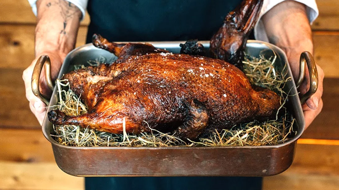 Τα γιορτινά κυριακάτικα φαγοπότια του Άρη Βεζενέ 