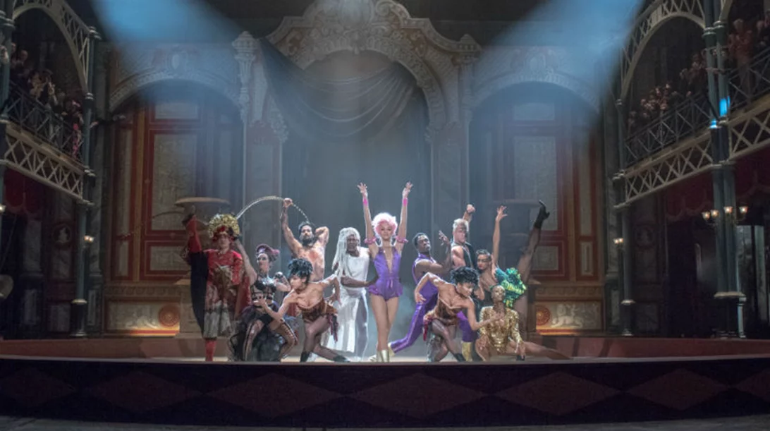 Δείτε το κόκκινο χαλί της πρεμιέρας του «The Greatest Showman»