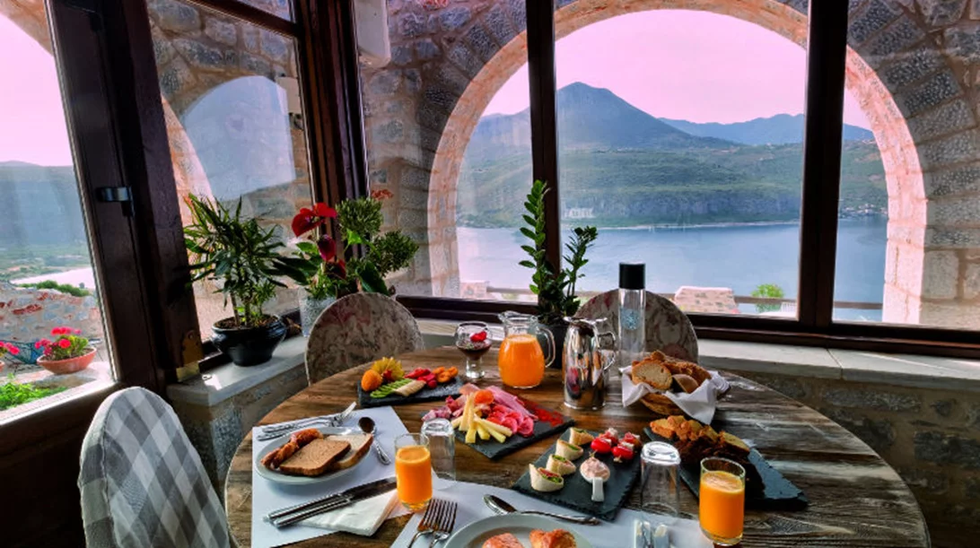 Τί θα λέγατε για ρεβεγιόν στη θάλασσα;