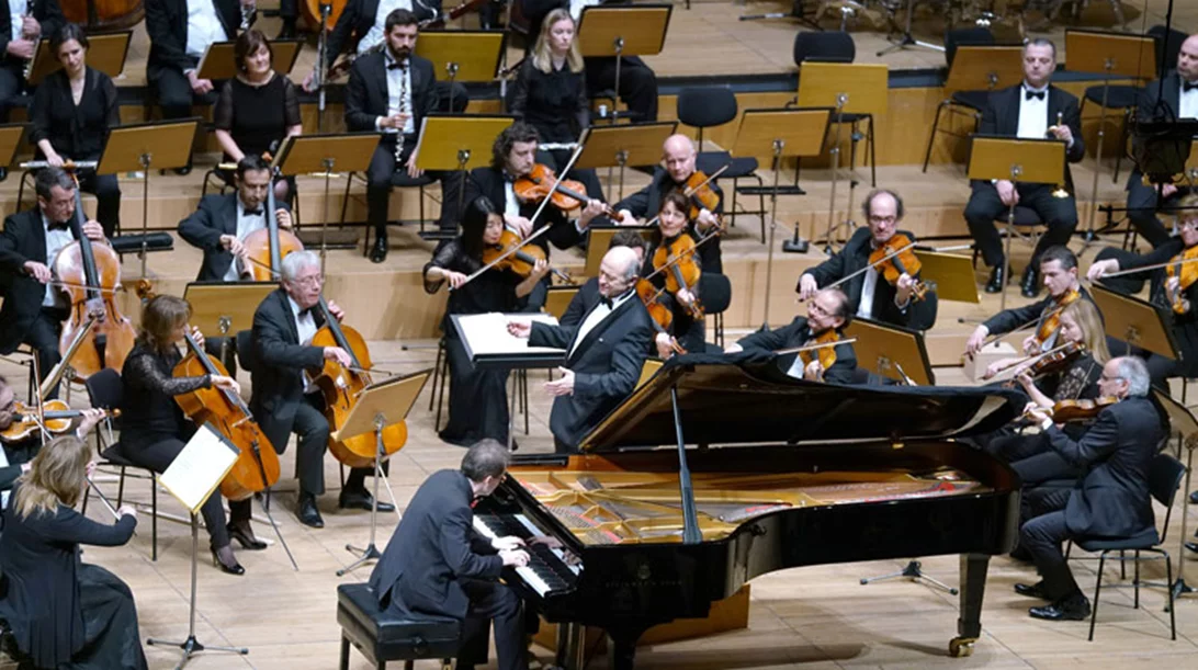 Αποκαλυπτικός Μπετόβεν, συγκλονιστικός Ραχμάνινωφ από Ορχήστρα Φεστιβάλ Βουδαπέστης & Ιβάν Φίσερ