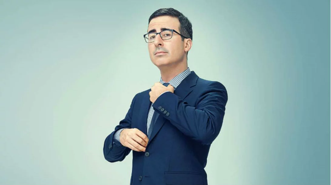 Ο John Oliver κάνει τη σάτιρα που χρειαζόμαστε στην τηλεόραση