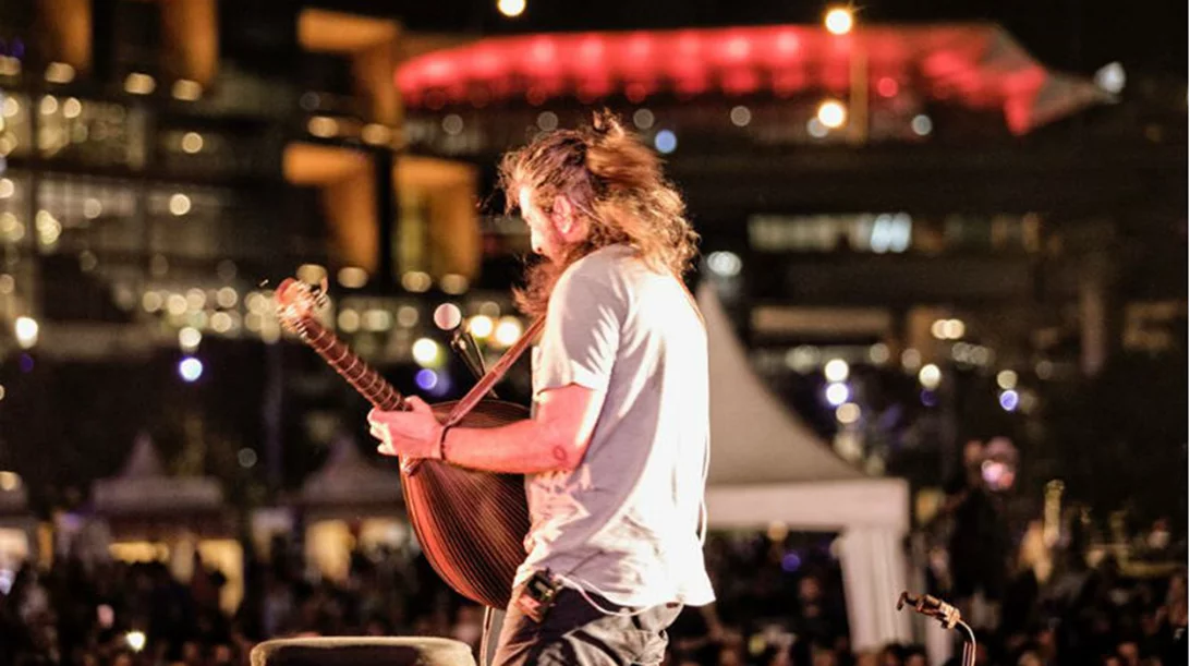 Γλέντι με τον Γιάννη Χαρούλη στην «Ακτή Πειραιώς»