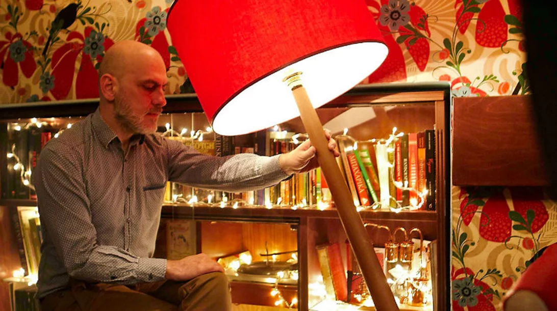 To "Baba Au Rum" πάει Σαντορίνη