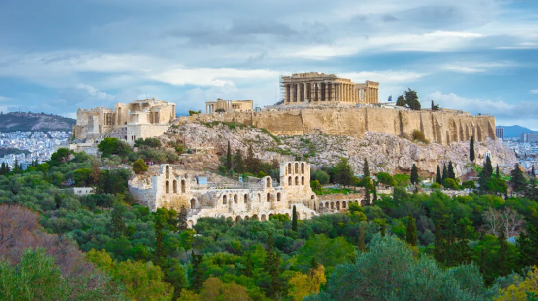 Μια πράσινη γωνιά στη σκιά της Ακρόπολης