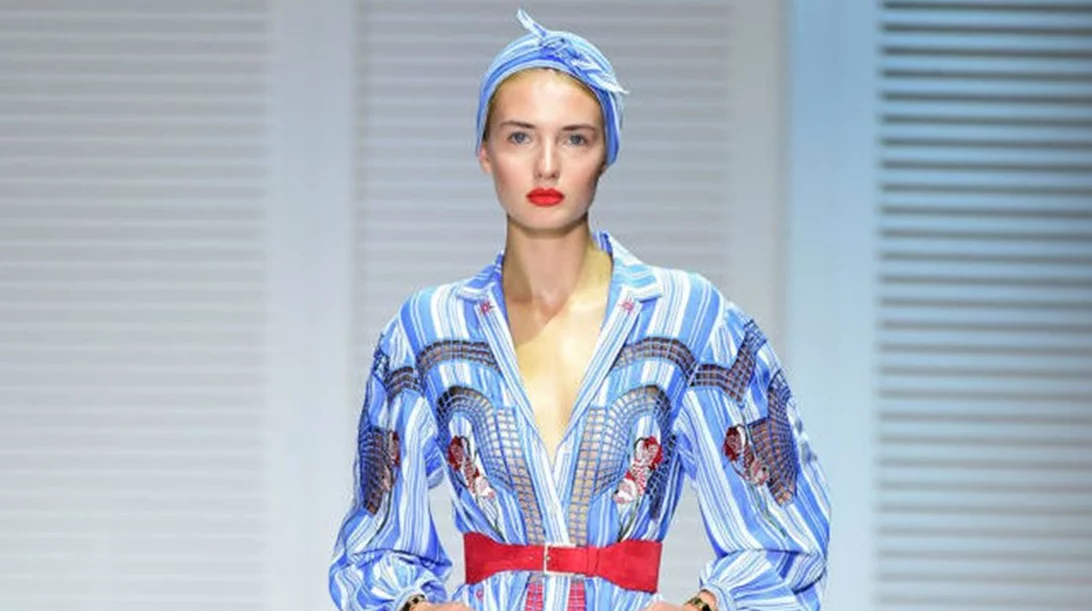 Μια βόλτα στο Μπενάκη: Μakeup & hair look για την περίσταση και 5 προτεινόμενα προϊόντα  