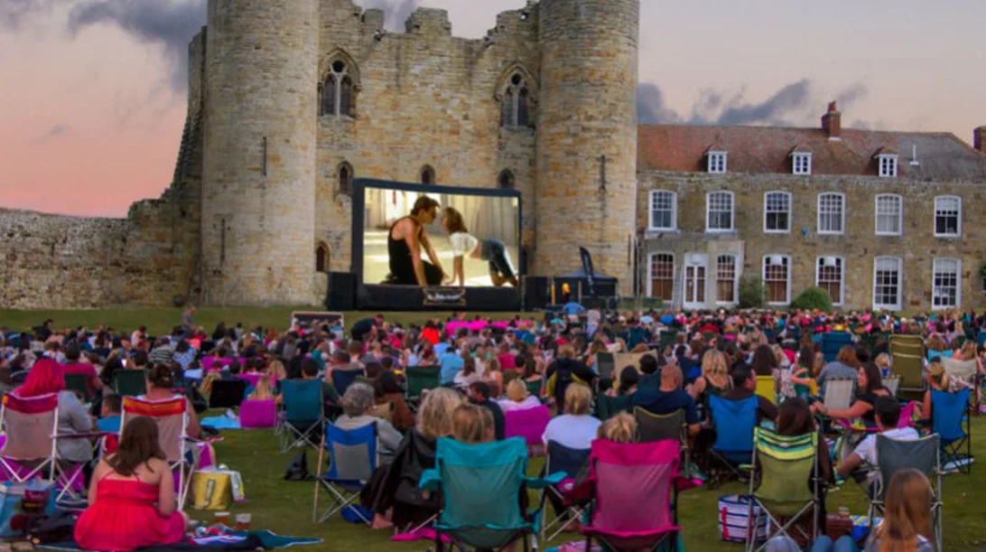 Θα βάλουμε μπουφάν για οpen air κινηματογραφικές καταστάσεις; 