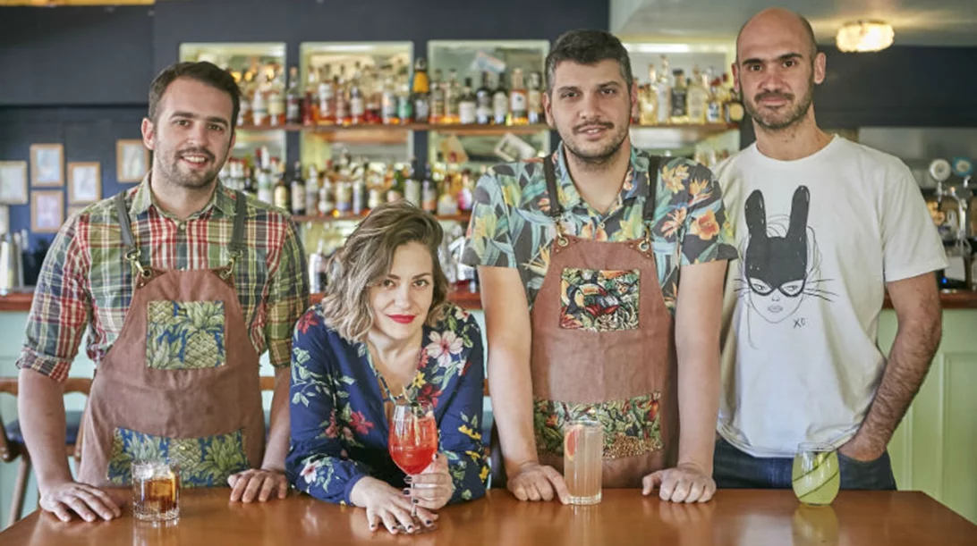 Τα tiki cocktails κάνουν το καλοκαίρι πιο διασκεδαστικό