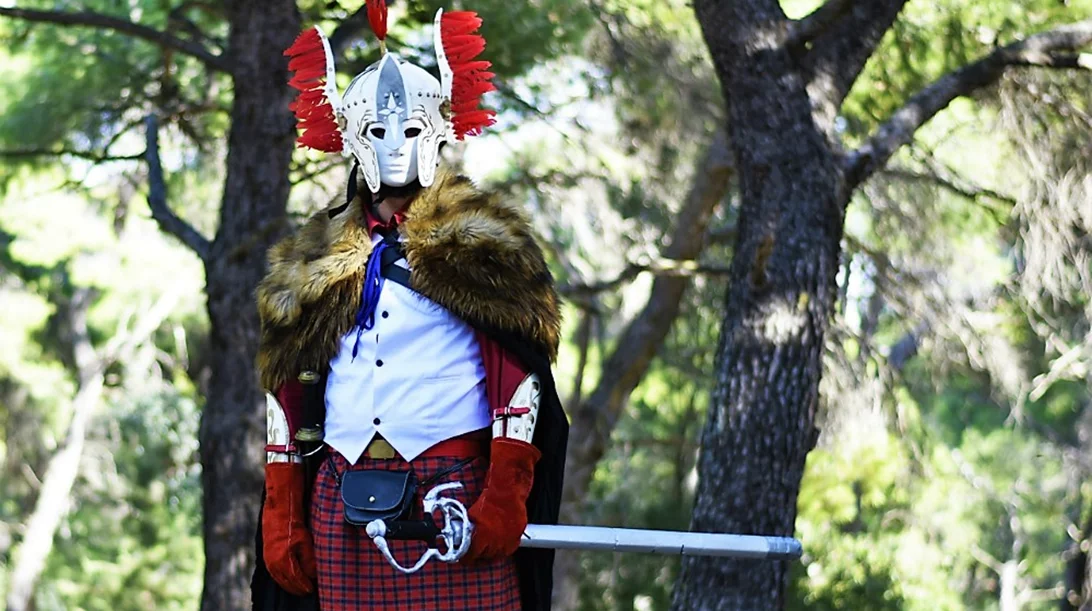 Αυτή είναι η LARP κοινότητα της Αθήνας: Ιππότες, μάγισσες και βαμπίρ ζωντανεύουν την επόμενη gaming εμπειρία